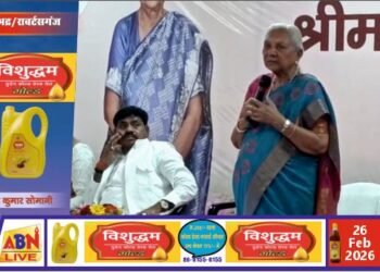 आनंदीबेन पटेल ने सोनभद्र में विकास योजनाओं के लाभार्थियों को वितरित किए प्रमाण पत्र व किट