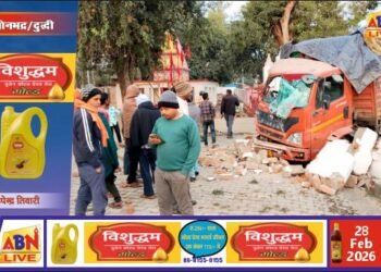 NH-39 पर भीषण सड़क हादसा: ट्रेलर और आयशर की आमने-सामने टक्कर, शिव मंदिर की बाउंड्री तोड़ परिसर में घुसा ट्रक