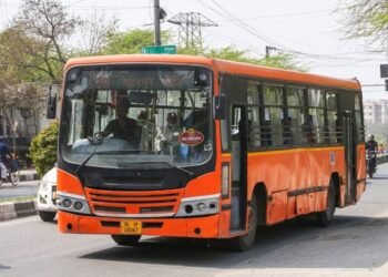 DTC Bus Code: दिल्ली में सही बस कैसे चुनें? यहां जानें डीटीसी बस रूट नंबर के साथ लगे अक्षरों का मतलब