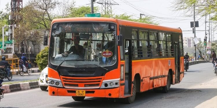 DTC Bus Code: दिल्ली में सही बस कैसे चुनें? यहां जानें डीटीसी बस रूट नंबर के साथ लगे अक्षरों का मतलब