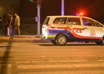 Delhi : राजधानी में एक घर से दो शव मिलने से मचा हड़कंप, महिला और उसकी बेटी की हत्या, भांजे पर टिकी शक की सुई