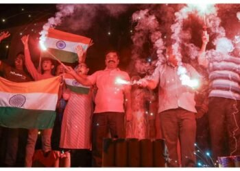 IND vs PAK: पाकिस्तान पर भारत की बड़ी जीत, देशभर में जश्न का माहौल; हर शख्स की जुबां पर 'भारत की माता की जय'