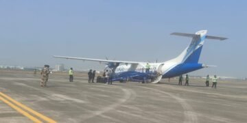 IndiGo: इंडिगो फ्लाइट को बम से उड़ाने की धमकी, टॉयलेट में मिला लेटर, कोलकाता एयरपोर्ट पर सुरक्षा अलर्ट