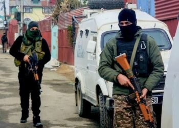 J&K Encounter: किश्तवाड़ में सुरक्षाबलों और आतंकियों के बीच मुठभेड़, दो आतंकी घायल, जैश का शीर्ष कमांडर ढेर