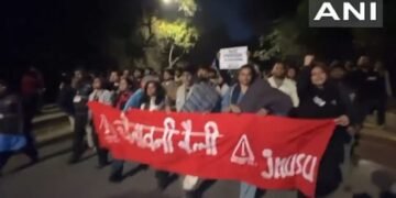 JNU: निष्कासन के विरोध में छात्रों ने निकाला चेतावनी जुलूस, प्रशासन सख्त; हॉस्टल खाली करने की मोहलत आज खत्म