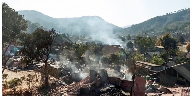 Manipur: मणिपुर में फिर भड़की हिंसा, 30 घरों को आग लगाई; सरकार ने पांच दिनों के लिए बंद किया इंटरनेट