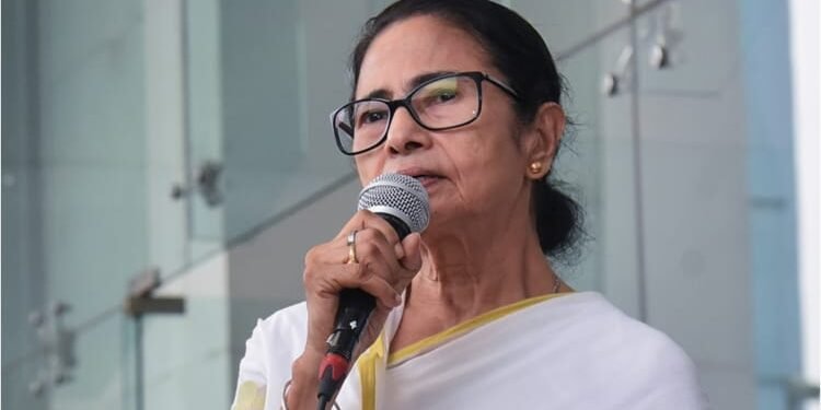 SIR: एसआईआर के खिलाफ सुप्रीम कोर्ट पहुंचीं ममता बनर्जी, चुनाव आयोग के खिलाफ दायर की याचिका