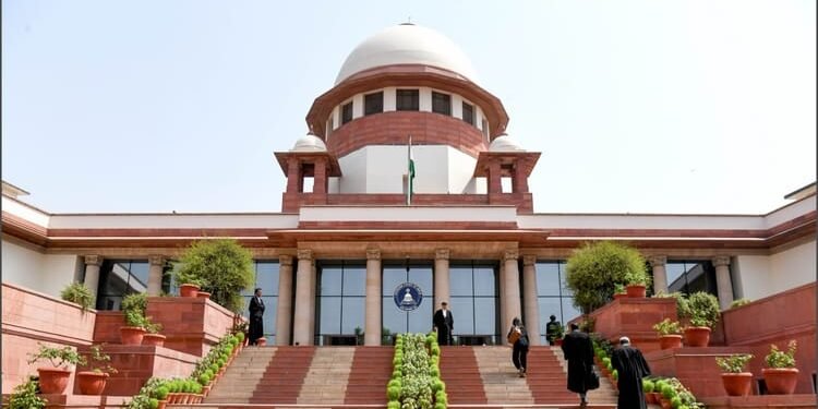 SIR: 'कोई नहीं कर सकता हमारे आदेश का उल्लंघन', बंगाल एसआईआर पर सुनवाई के दौरान सुप्रीम कोर्ट की टिप्पणी