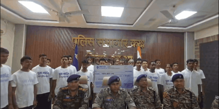 Sukma Naxal Surrender: 22 नक्सलियों ने किया आत्मसमर्पण, नक्सल मुक्त भारत अभियान को मिली बड़ी कामयाबी