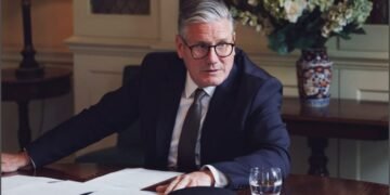 UK: एपस्टीन के खुलासों के बाद स्टार्मर की कुर्सी पर संकट; सासंदों से बोले- थोड़ा कार्यकाल बचा, पद से न हटाएं