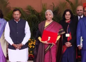 Union Budget 2026: सामने आया वित्त मंत्री का बजट लुक, देखें तस्वीरें