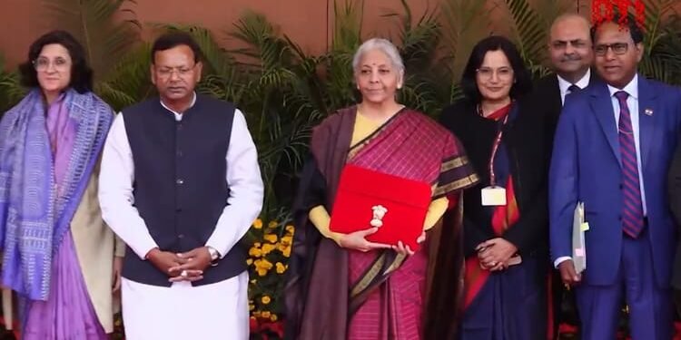 Union Budget 2026: सामने आया वित्त मंत्री का बजट लुक, देखें तस्वीरें