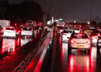 Weather News: पश्चिमी विक्षोभ से करवट लेगा वेदर, दिल्ली-NCR में बरसेंगे बदरा; जानें कल कैसा रहेगा मौसम का मूड