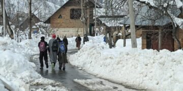 Weather: फिर से बदलेगा मौसम, पश्चिमी विक्षोभ से बारिश और बर्फबारी होने के आसार; मैदानी इलाकों में चढ़ा पारा