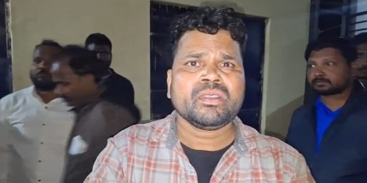 कूकर और तवे से पड़ोसी ने ले ली सीमा की जान: लाश के पास बैठकर चलाता रहा मोबाइल, कई दिनों से नहीं नहाया था कातिल