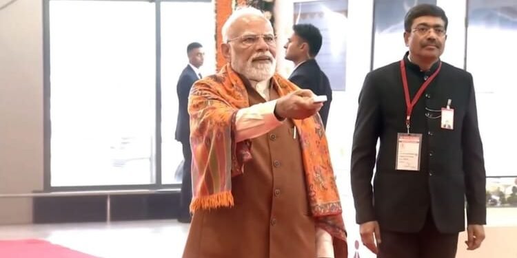 जालंधर पहुंचे PM मोदी: डेरा सच्चखंड बल्लां में हुए नतमस्तक, आदमपुर एयरपोर्ट का नाम गुरु रविदास के नाम पर रखा