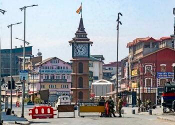 Ali Khamenei Death: कश्मीर घाटी में तनावपूर्ण शांति, राजोरी और पुंछ में बंद रहा, स्कूल-कॉलेज 7 मार्च तक बंद