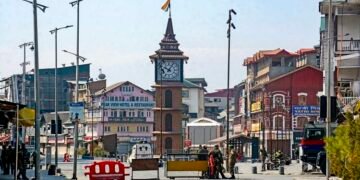 Ali Khamenei Death: कश्मीर घाटी में तनावपूर्ण शांति, राजोरी और पुंछ में बंद रहा, स्कूल-कॉलेज 7 मार्च तक बंद