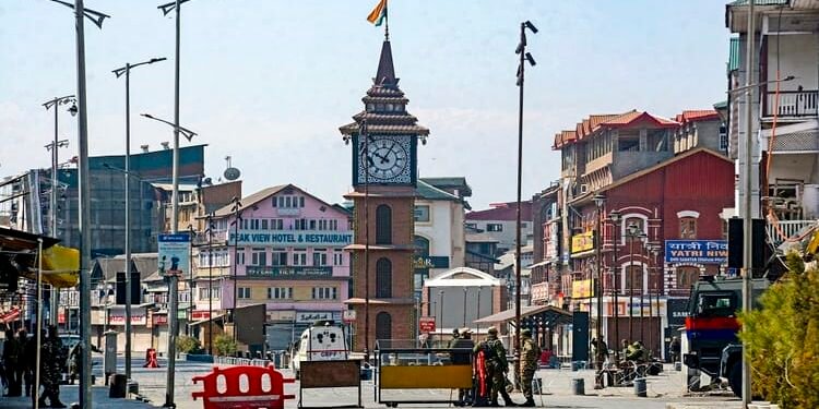 Ali Khamenei Death: कश्मीर घाटी में तनावपूर्ण शांति, राजोरी और पुंछ में बंद रहा, स्कूल-कॉलेज 7 मार्च तक बंद