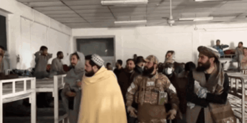 Attack In Afghanistan: काबुल में PAK सेना ने लड़ाकू विमानों से हमले किए, दावा- केवल सैन्य ठिकानों पर निशाना