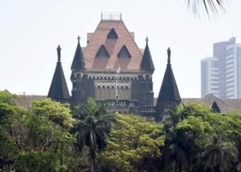 Bombay HighCourt: 'सिर्फ व्हाट्सएप चैट के आधार पर नहीं खत्म हो सकता रिश्ता', पति-पत्नी विवाद पर बोला हाईकोर्ट