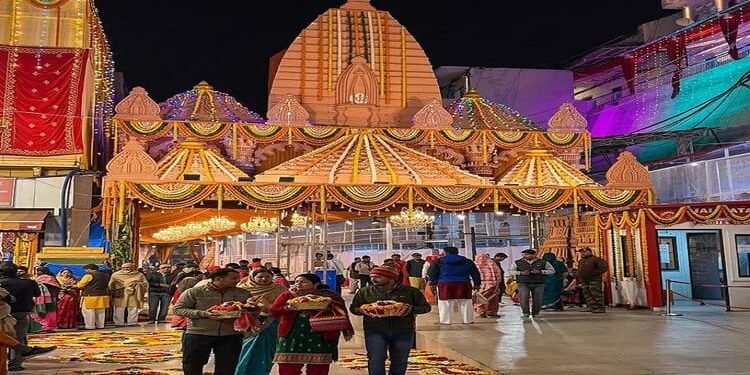 Chaitra Navratra: आज कलश स्थापना के साथ होगा शक्ति साधना के लिए शंखनाद, सज गया मां वैष्णो देवी का दरबार