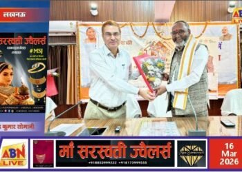 मुख्यमंत्री ने डीबीटी के माध्यम से आवास योजना के लाभार्थियों को भेजी अनुदान राशि, सोनभद्र में प्रमाण पत्र वितरित