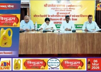 सीएम डैशबोर्ड, फ्लैगशिप योजनाओं व आईजीआरएस शिकायतों की मंडल आयुक्त ने की समीक्षा