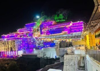 Katra: ग्रहण के चलते माता वैष्णो देवी की दिव्य आरती का समय बदला, आज तड़के चार बजे शुरू होकर सुबह छह बजे तक