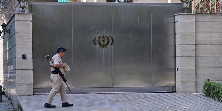 Khamenei Killed: दिल्ली में अलर्ट, 15 हजार जवान तैनात, पिकेट लगाकर ली जा रही तलाशी; जुलूस-धरना-प्रदर्शन पर रोक