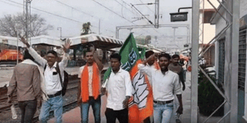 PM Modi In WB: पीएम मोदी की रैली को लेकर बंगाल में उत्साह, नाव-बसों से कोलकाता पहुंचे समर्थक