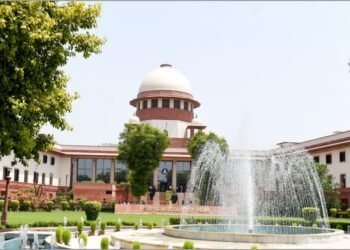 Supreme Court: वंदे मातरम के अनिवार्य गायन मामले में याचिका खारिज, गृह मंत्रालय के सर्कुलर को दी गई थी चुनौती