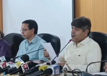 Uttarakhand: आर्थिक सर्वेक्षण जारी, चार साल में डेढ़ गुना बढ़ी जीएसडीपी, प्रमुख सचिव ने की प्रेसकांफ्रेंस