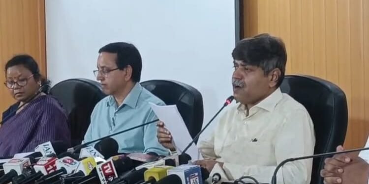 Uttarakhand: आर्थिक सर्वेक्षण जारी, चार साल में डेढ़ गुना बढ़ी जीएसडीपी, प्रमुख सचिव ने की प्रेसकांफ्रेंस