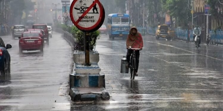 Weather: दिल्ली-NCR में बदला मौसम का मिजाज, कई इलाकों में बारिश; पश्चिमी विक्षोभ का देश में दिखेगा असर