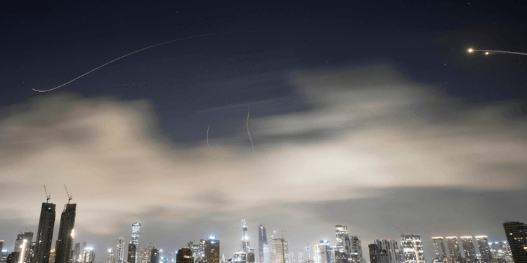 West Asia Conflict LIVE: ईरान ने डिएगो गार्सिया बेस पर दागी बैलिस्टिक मिसाइल, बगदाद एयरपोर्ट के पास धमाके