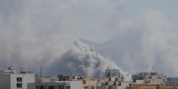 West Asia Crisis LIVE: PM मोदी ने ओमान के सुल्तान और कुवैत के क्राउन प्रिंस से की बात, दुबई से लौटे 23 भारतीय