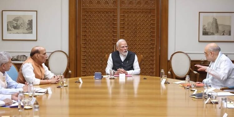 West Asia Tensions: PM मोदी की अध्यक्षता में CCS की बैठक; पश्चिम एशिया की स्थिति और फंसे भारतीयों पर हुई चर्चा