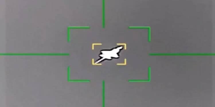 ईरान ने अमेरिकी F-35 को बनाया निशाना?: एयरबेस पर आपात स्थिति में उतरा विमान; IRGC ने जारी किया वीडियो