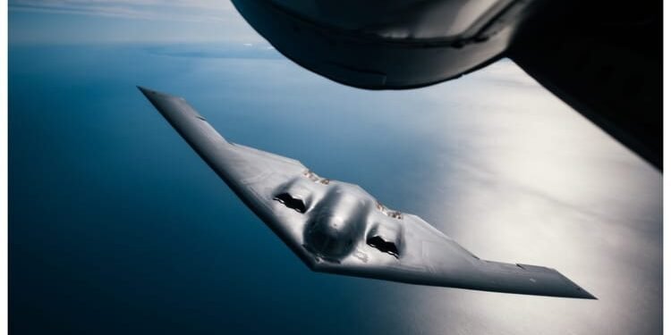 ईरानी हमलों के बाद अमेरिका ने तेज की कारवाई: एयरस्ट्राइक  के लिए भेजे चार B-2 बॉम्बर्स, अधिकारी ने की पुष्टि