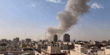 खाड़ी देशों पर ईरान का हमला जारी: सऊदी ने अब तक 438 ड्रोन और 36 मिसाइलें नष्ट की, अन्य देशों का हाल भी जानिए