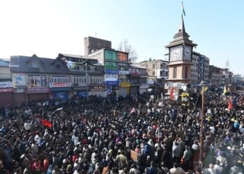 खामेनेई की मौत पर प्रदर्शन के बाद कश्मीर में सख्ती: लाल चौक सील, स्कूल बंद; घंटाघर इलाके में पाबंदियां लागू