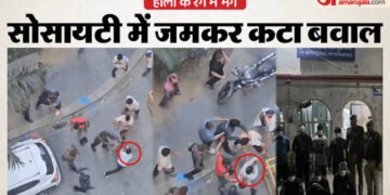 डांस पर टोका-टोकी से विवाद: ग्रेटर नोएडा की सोसायटी में होली पर गार्ड और निवासियों में लाठी-डंडे चले, Video