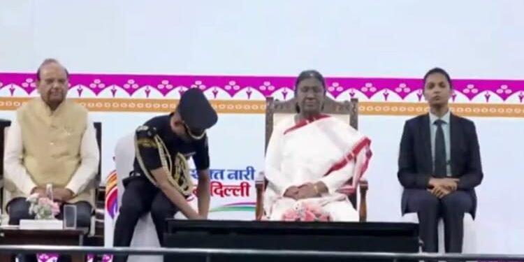 दिल्ली की बेटियां बनेंगी 'लखपति': होली से पहले महिलाओं-बेटियों को 4 बड़ी सौगात, राष्ट्रपति ने लॉन्च की योजनाएं