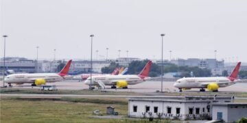 पश्चिम एशिया तनाव: DGCA का निर्देश- नौ देशों के हवाई क्षेत्र से बचें एयरलाइंस; कहा- तैयार रखें आकस्मिक योजनाएं