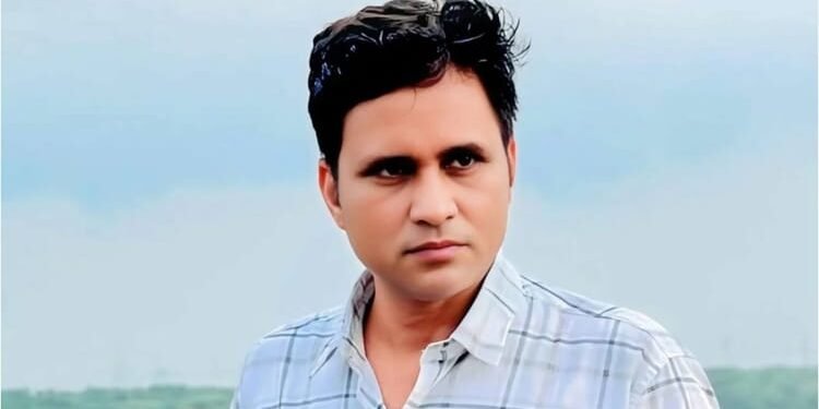 'मुझे सिर तन से जुदा करने की धमकी दी जा रही'; वायरल गर्ल मोनालिसा की फिल्म के निर्देशक सनोज मिश्रा बोले