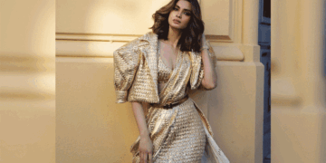Cannes: कान फेस्टिवल में डायना पेंटी का ट्रेडिशनल लुक, मनीष मल्होत्रा की डिजाइनर साड़ी में अप्सरा सी नजर आईं