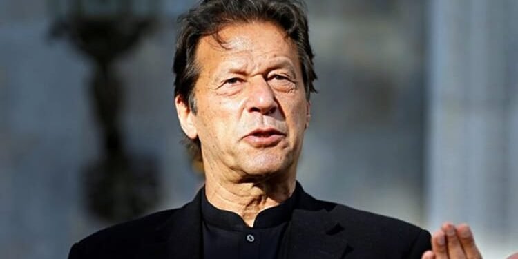 Imran Khan: इमरान खान ने मानवीय आधार पर लगाई रिहाई की गुहार, एकांत कारावास और आंखों की समस्या का दिया हवाला