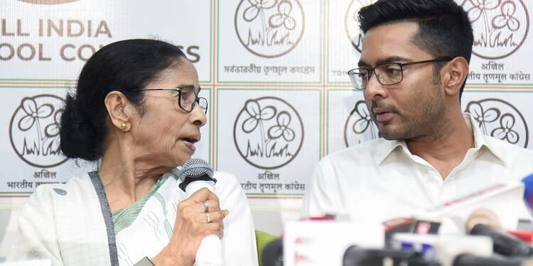 पश्चिम बंगाल सियासी ड्रामा: आखिर क्यों खंड-खंड हो रही टीएमसी?