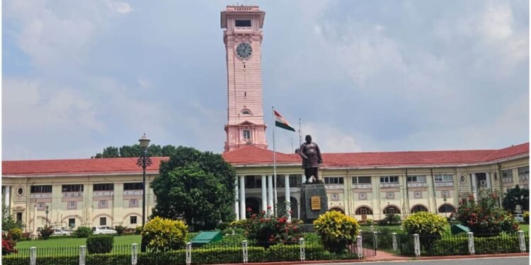 Bihar: सम्राट चौधरी सरकार ने कई IAS अफसरों को किया इधर से उधर, लिस्ट में उपमुख्यमंत्री की बेटी का भी नाम
